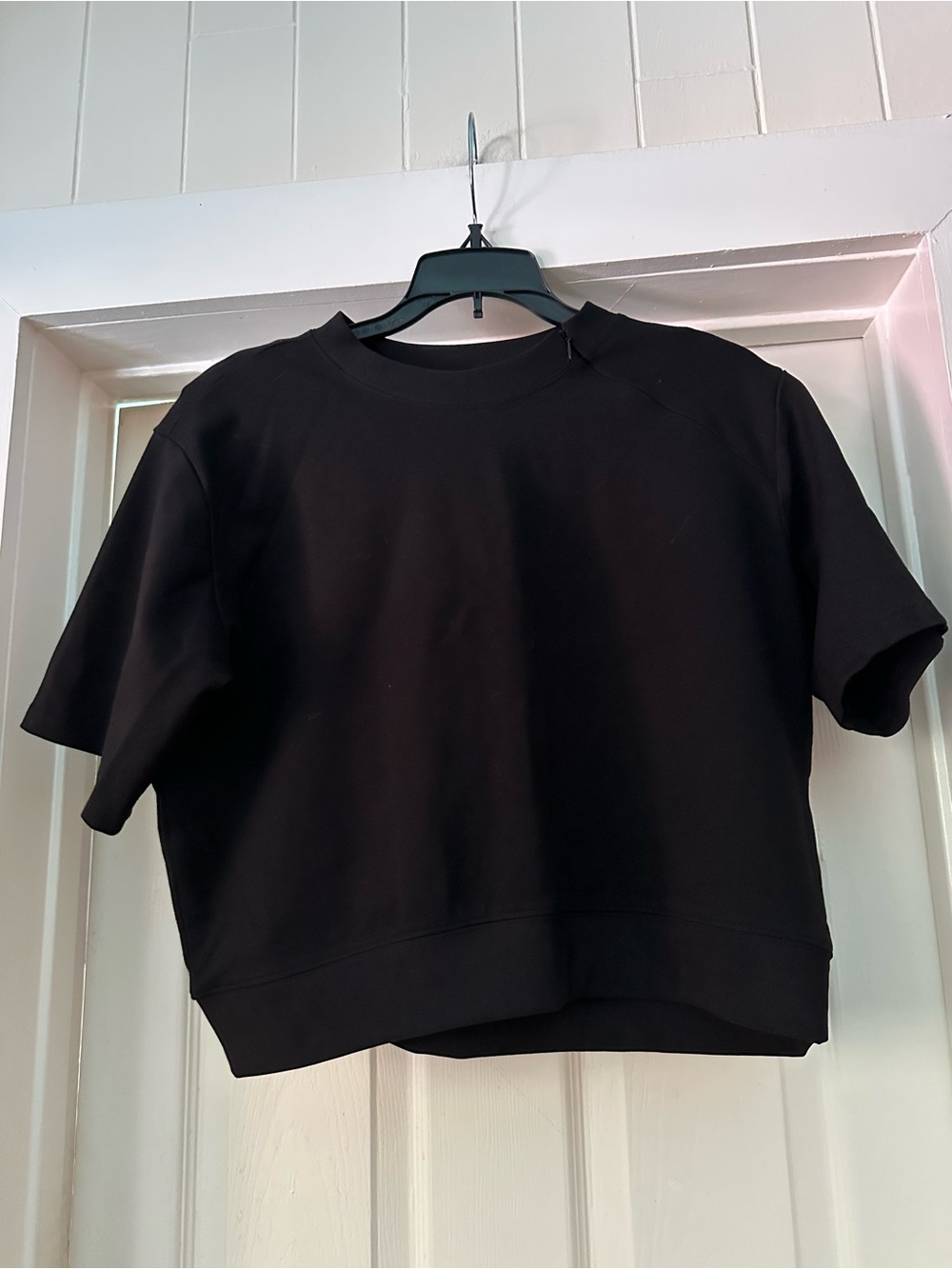 Black Short-Sleeve Cropped Crewneck Top